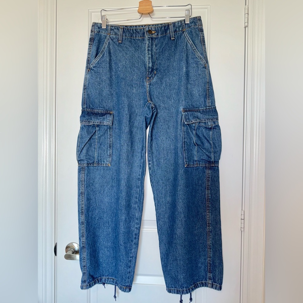 Levis Levi's Women's '94 Baggy Mid Rise Vintage Fit Straight Leg Cargo Jeans, 30 - Picture 6 of 15